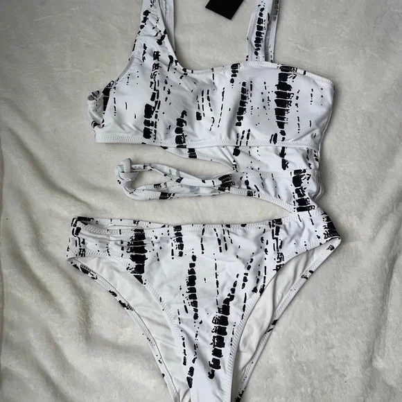 Be Wicked cut out swim suit - Picture 4 of 7